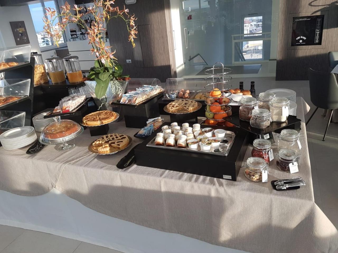 Grieco Business & Spa Hotel 세리뇰라 외부 사진